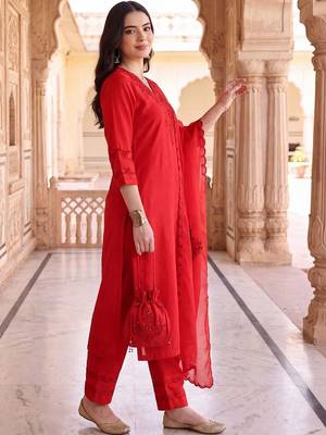 women ethnic motifs embroidered regular thread work kurta with trousers & with dupatta 6