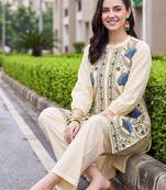 women floral embroidered regular thread work cotton kurta with trousers