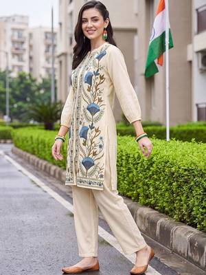 women floral embroidered regular thread work cotton kurta with trousers 4