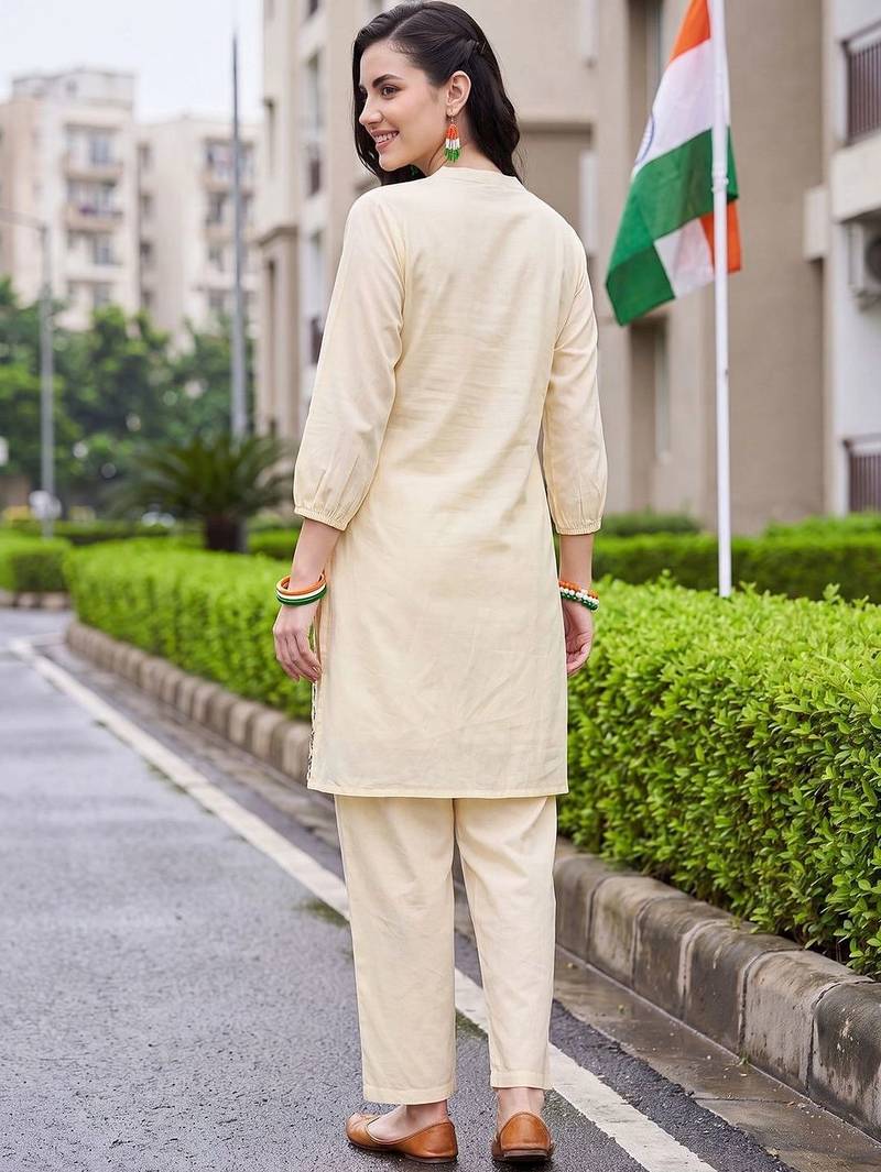 women floral embroidered regular thread work cotton kurta with trousers