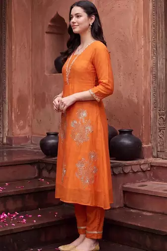 women ethnic motifs embroidered regular thread work kurta with trousers