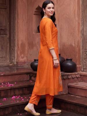 women ethnic motifs embroidered regular thread work kurta with trousers 6