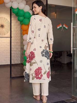 women floral printed regular cotton kurta with trousers 4
