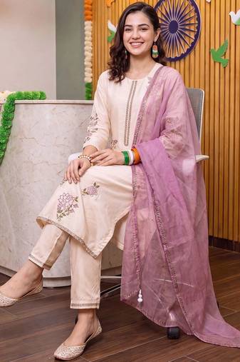 women floral embroidered regular thread work kurta with trousers & with dupatta