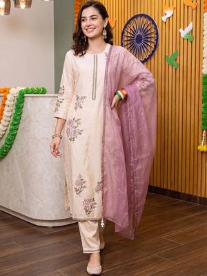 women floral embroidered regular thread work kurta with trousers & with dupatta 5
