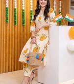 women printed regular cotton kurta with trousers