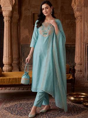 women ethnic motifs embroidered regular thread work kurta with trousers & with dupatta 3