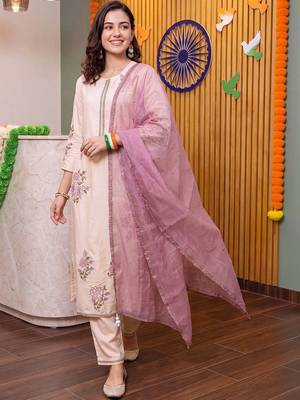 women floral embroidered regular thread work kurta with trousers & with dupatta 1