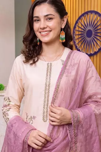 women floral embroidered regular thread work kurta with trousers & with dupatta