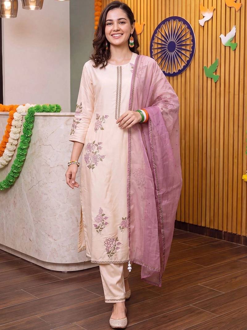 women floral embroidered regular thread work kurta with trousers & with dupatta