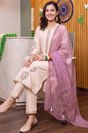 women floral embroidered regular thread work kurta with trousers & with dupatta