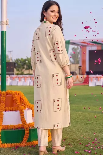 women printed regular kurta with trousers