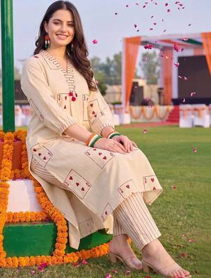 women printed regular kurta with trousers 5