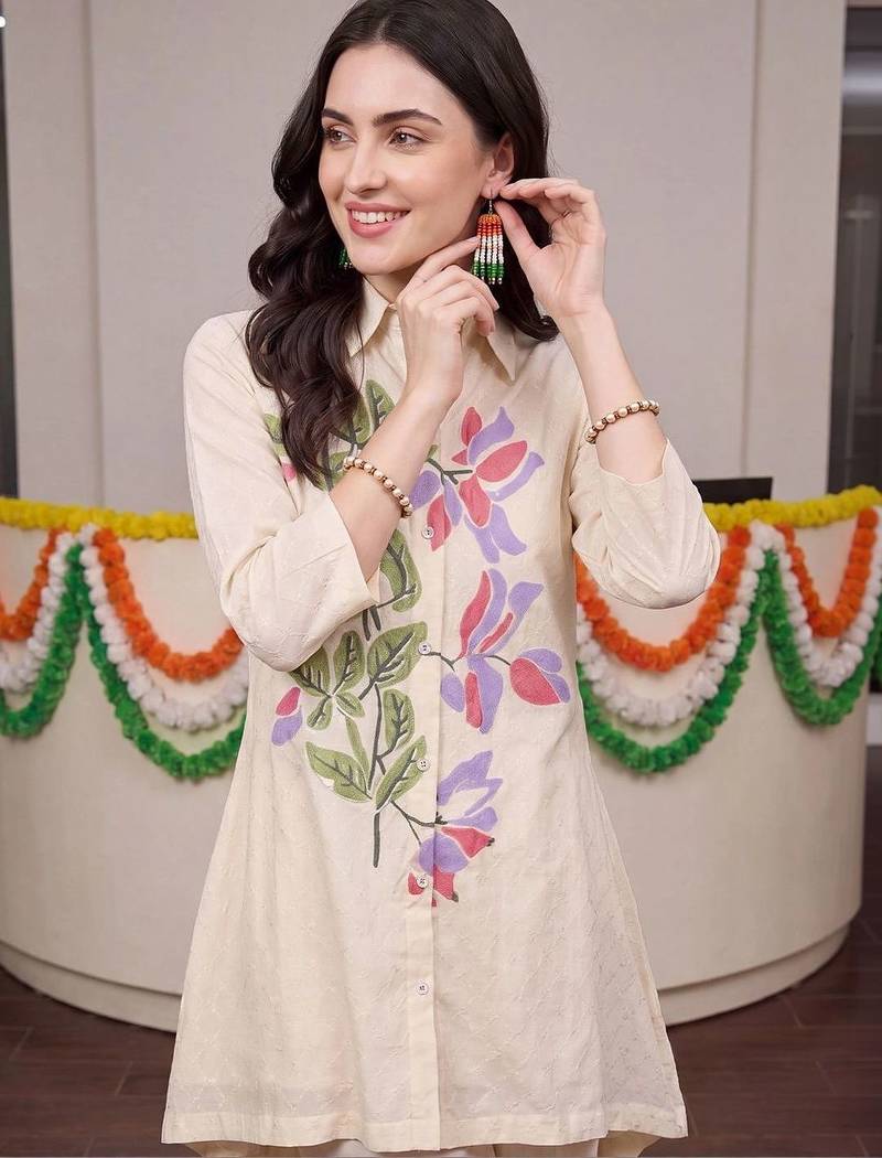 women floral printed regular cotton kurta with trousers