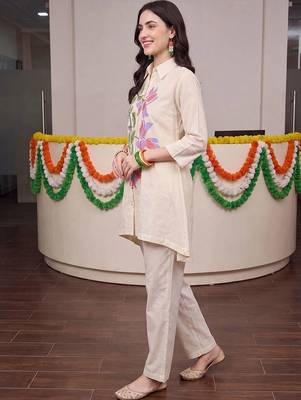 women floral printed regular cotton kurta with trousers 3