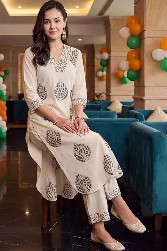women ethnic motifs embroidered regular thread work cotton kurta with trousers