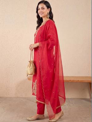 women ethnic motifs embroidered regular liva kurta with trousers & with dupatta 4