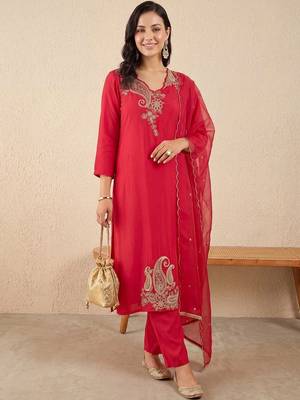 women ethnic motifs embroidered regular liva kurta with trousers & with dupatta 5