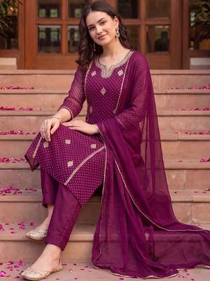 women ethnic motifs printed regular kurta with trousers & with dupatta 3