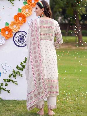 women ethnic motifs printed regular cotton kurta with trousers & with dupatta 6