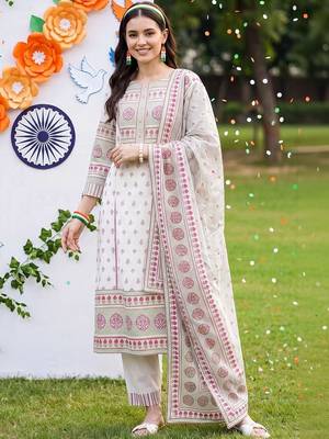 women ethnic motifs printed regular cotton kurta with trousers & with dupatta 1
