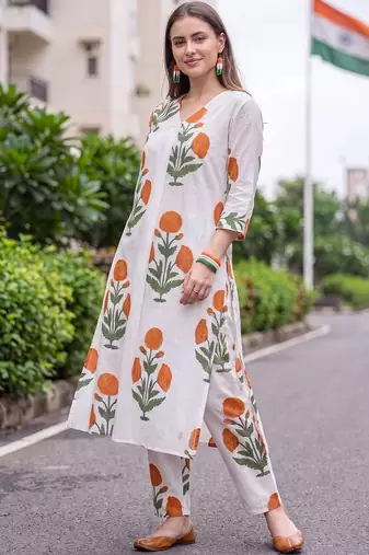 women floral printed regular cotton kurta with trousers