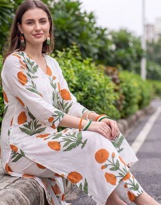 women floral printed regular cotton kurta with trousers 5