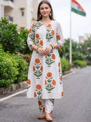 women floral printed regular cotton kurta with trousers 6