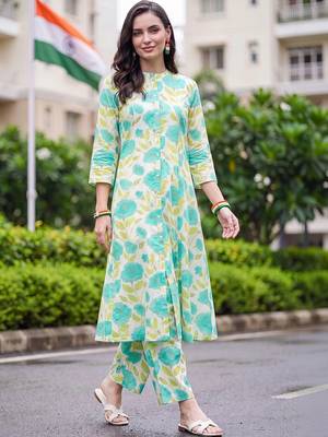 women floral printed regular kurta with trousers 1