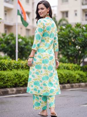 women floral printed regular kurta with trousers 4
