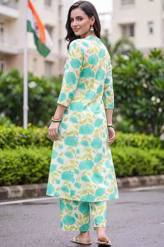 women floral printed regular kurta with trousers