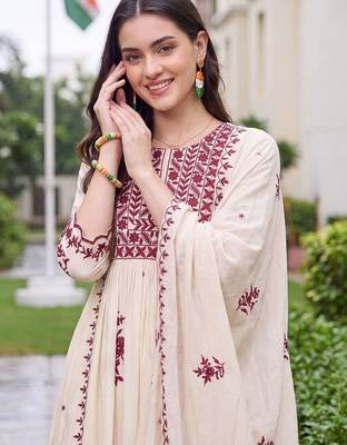 women ethnic motifs embroidered empire thread work kurta with trousers & with dupatta 2