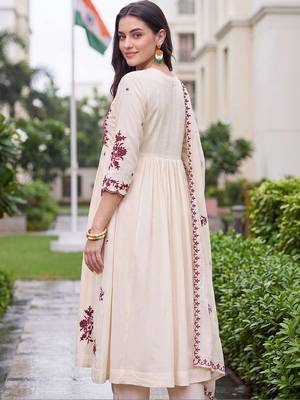 women ethnic motifs embroidered empire thread work kurta with trousers & with dupatta 5