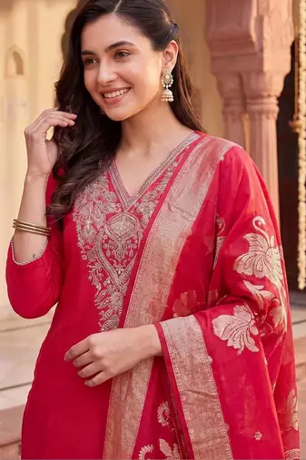 women ethnic motifs embroidered regular kurta with trousers & with dupatta