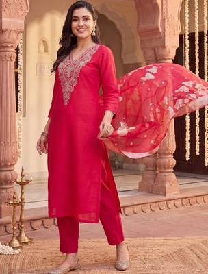 women ethnic motifs embroidered regular kurta with trousers & with dupatta 4