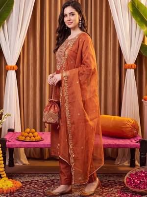 women ethnic motifs embroidered regular thread work liva kurta with trousers & with dupatta 3