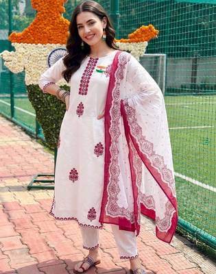 women ethnic motifs embroidered regular thread work cotton kurta with trousers & with dupatta 5