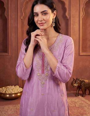 women ethnic motifs embroidered regular thread work kurta with trousers & with dupatta 2