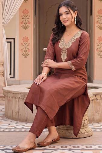 women ethnic motifs embroidered regular kurta with trousers