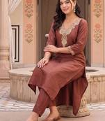 women ethnic motifs embroidered regular kurta with trousers