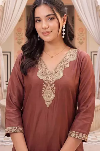 women ethnic motifs embroidered regular kurta with trousers