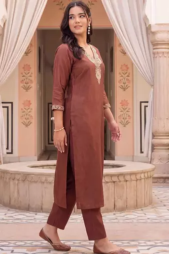 women ethnic motifs embroidered regular kurta with trousers