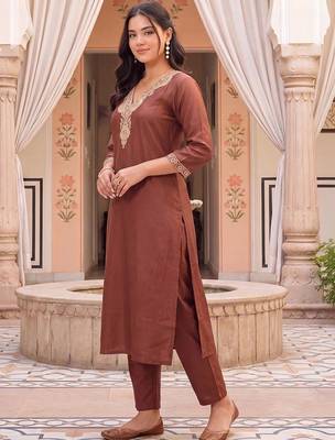 women ethnic motifs embroidered regular kurta with trousers 6