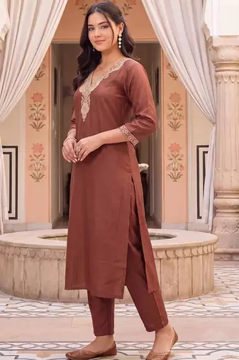 women ethnic motifs embroidered regular kurta with trousers