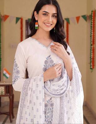 women floral printed regular cotton kurta with trousers & with dupatta 2