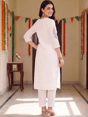 women floral printed regular cotton kurta with trousers & with dupatta 3