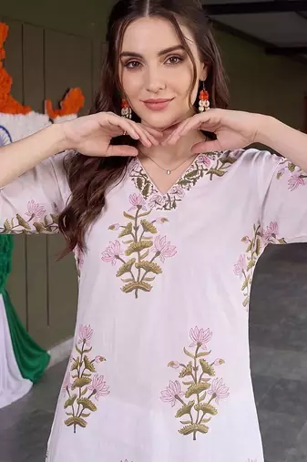 women floral printed regular cotton kurta with trousers