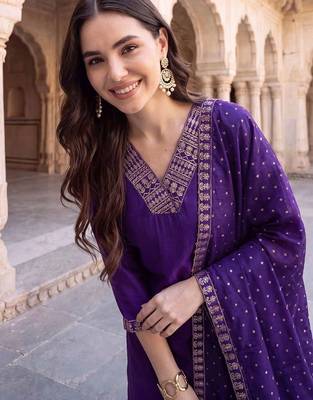 women ethnic motifs regular kurta with trousers & with dupatta 2