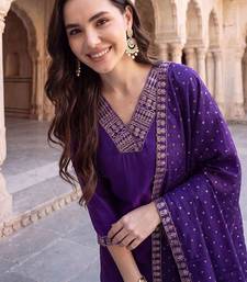 women ethnic motifs regular kurta with trousers & with dupatta