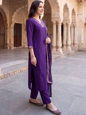 women ethnic motifs regular kurta with trousers & with dupatta 4